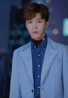 范丞丞穿绿色西装图片