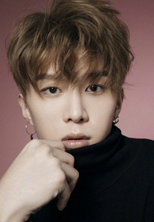 小鲜肉范丞丞染发帅气图片