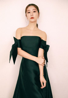 美女明星林心如一字肩长裙图片