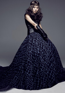 性感美女明星周笔畅黑色裙子唯美写真