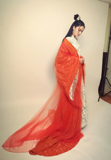 美女明星张馨予红色仙气古装唯美写真图片