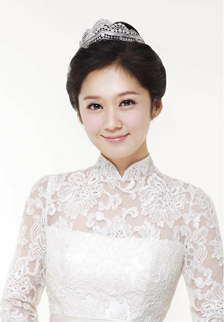 韩国美女明星张娜拉拍婚纱写真