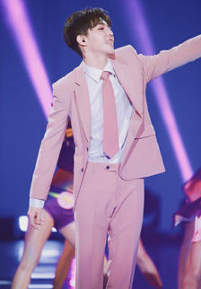 陈立农在奔跑吧嘉年华唱歌图片