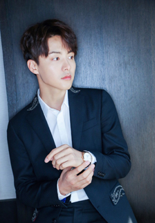 马天宇代言人西装帅气图片