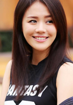 马思纯短发街拍写真