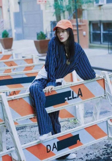 美女明星杨幂紧身街拍图片