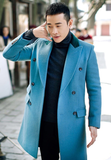 罗晋浅蓝色大衣街拍图片