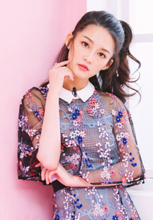 美女明星李沁透明纱裙写真