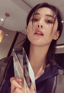 张馨予素颜自拍照