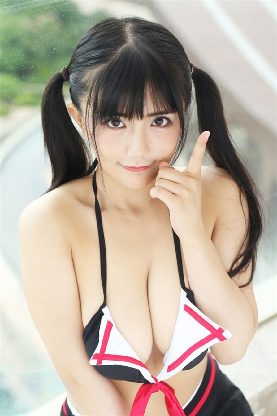 童颜巨乳美少女阿乖Kiddo别墅百变制服大胆人体艺术写真图片(第38页)