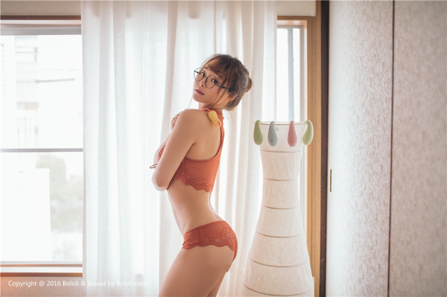 童颜巨乳美女柳侑绮情趣内衣大胆人体艺术照(第34页)