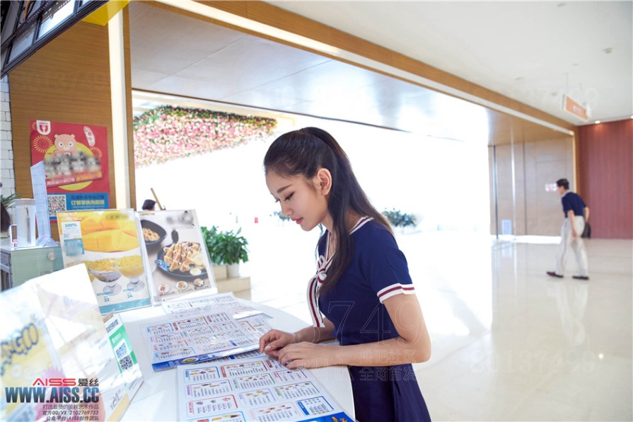 极品人体模特美女亚美依街拍大胆惹火裙底风光撩人写真(第33页)