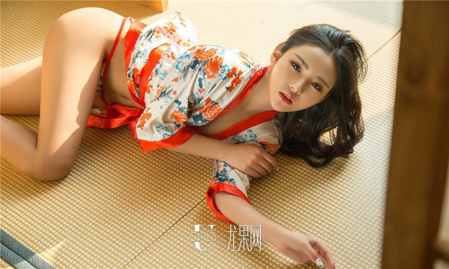 骨感美少女Leonie情趣水手服真空大胆人体艺术照(第17页)