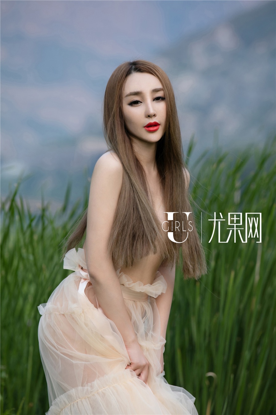 极品美女模特溪甜野外透视装大胆人体艺术写真图片(第32页)