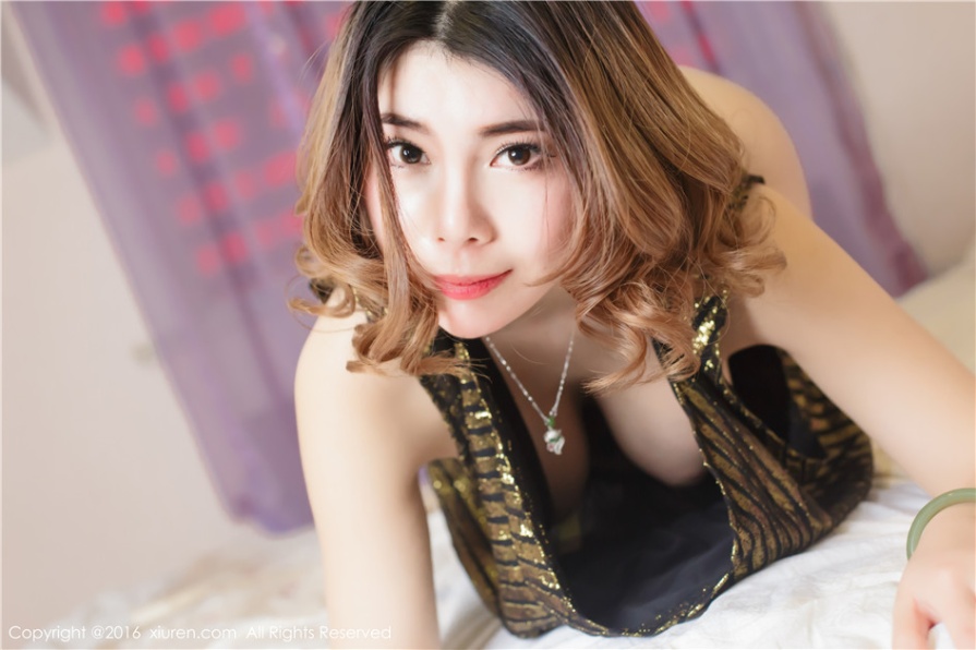 风骚美女沐子熙V室内丁字裤雪白美臀诱惑大胆人体艺术写真(第18页)