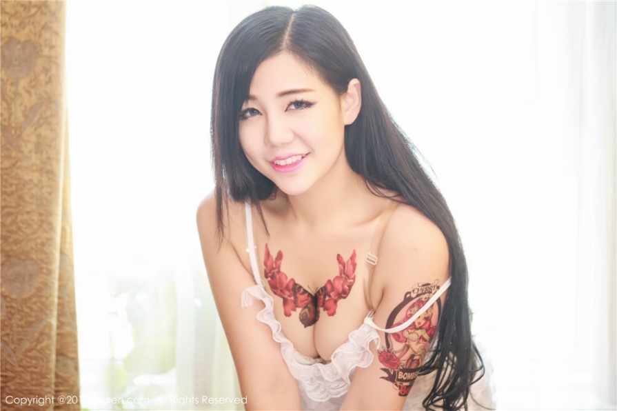 纹身美女模特旭旭床上性感乳沟诱惑写真图片(第48页)