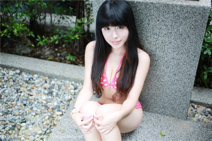 西西人体模特刘雪妮泳池性感比基尼白嫩美乳诱惑写真图片(第7页)