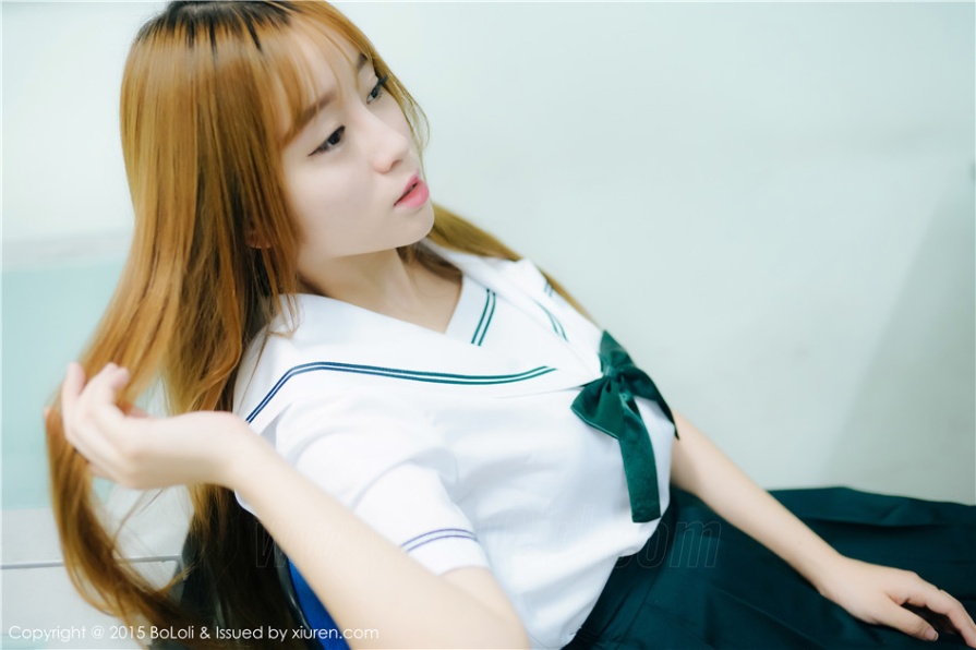 JK制服美女王语纯室内撩裙极品肥臀诱惑人体私拍照片(第19页)