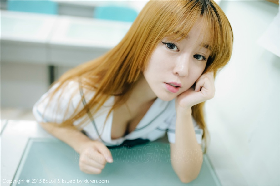 JK制服美女王语纯室内撩裙极品肥臀诱惑人体私拍照片(第22页)