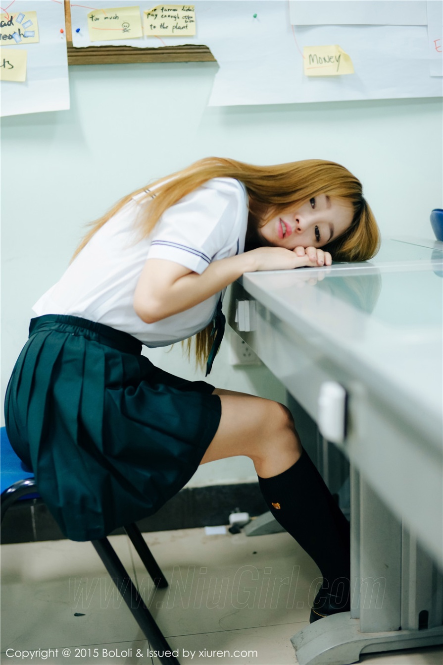 JK制服美女王语纯室内撩裙极品肥臀诱惑人体私拍照片(第25页)