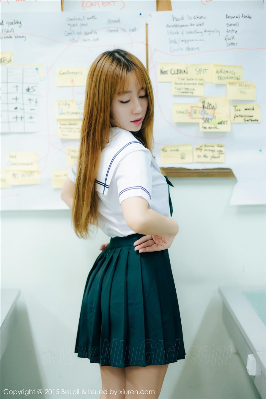 JK制服美女王语纯室内撩裙极品肥臀诱惑人体私拍照片(第27页)