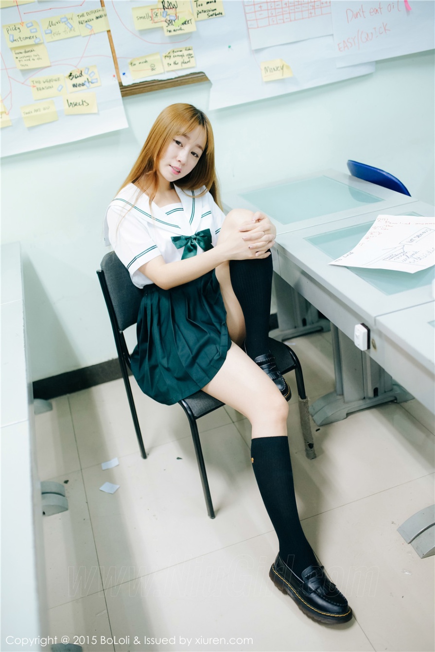 JK制服美女王语纯室内撩裙极品肥臀诱惑人体私拍照片(第34页)