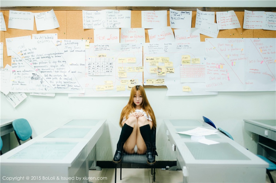 JK制服美女王语纯室内撩裙极品肥臀诱惑人体私拍照片(第35页)