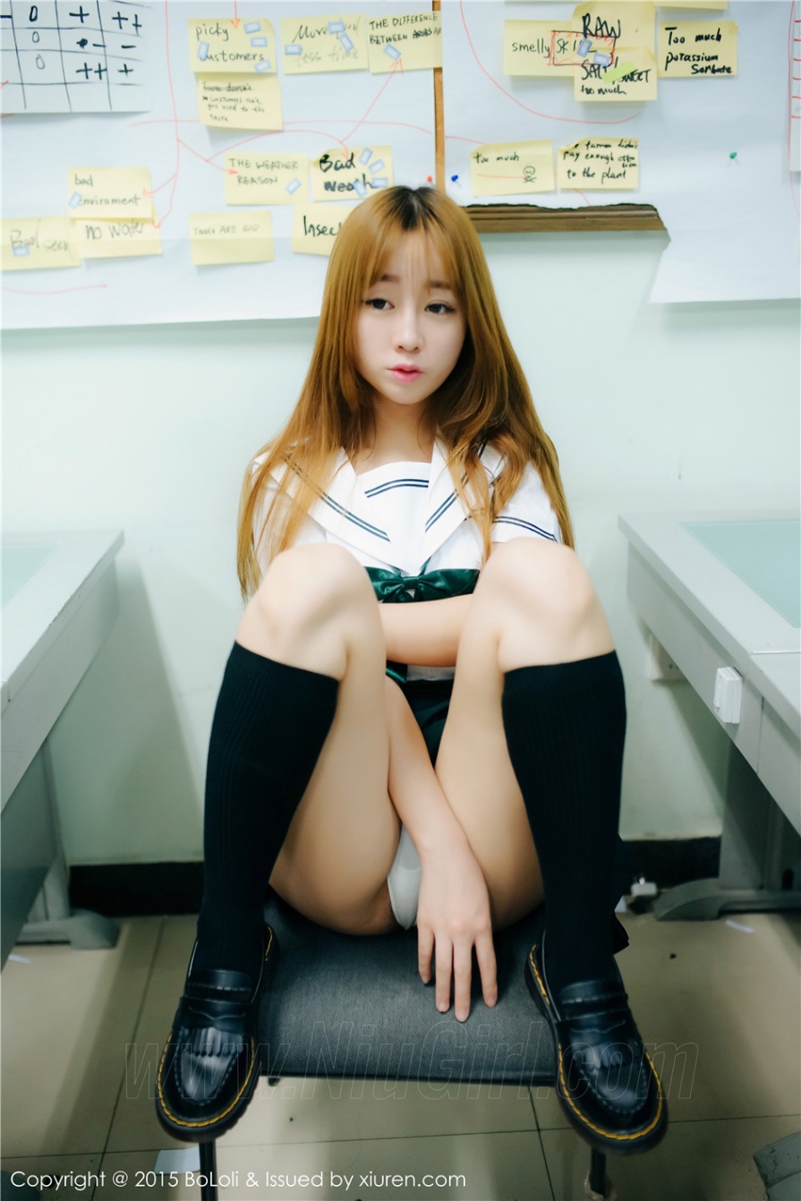 JK制服美女王语纯室内撩裙极品肥臀诱惑人体私拍照片(第41页)