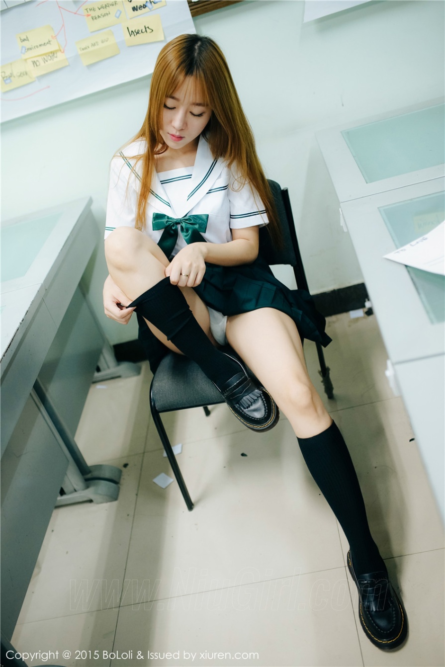 JK制服美女王语纯室内撩裙极品肥臀诱惑人体私拍照片(第49页)