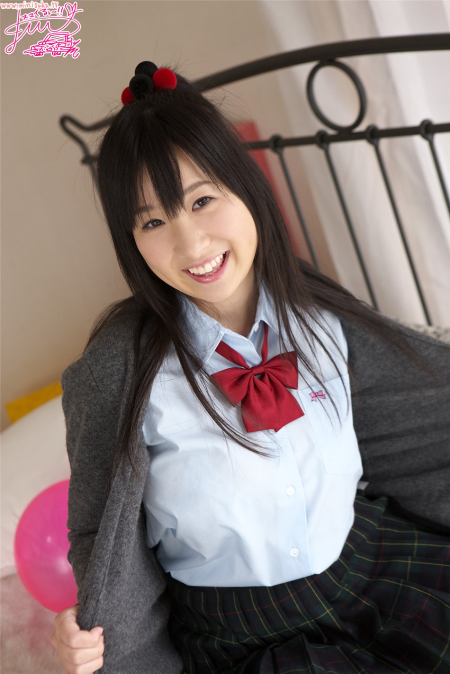 日本学生妹桐山瑠衣肥臀人体艺术写真图片(第22页)