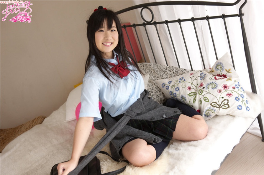 日本学生妹桐山瑠衣肥臀人体艺术写真图片(第23页)