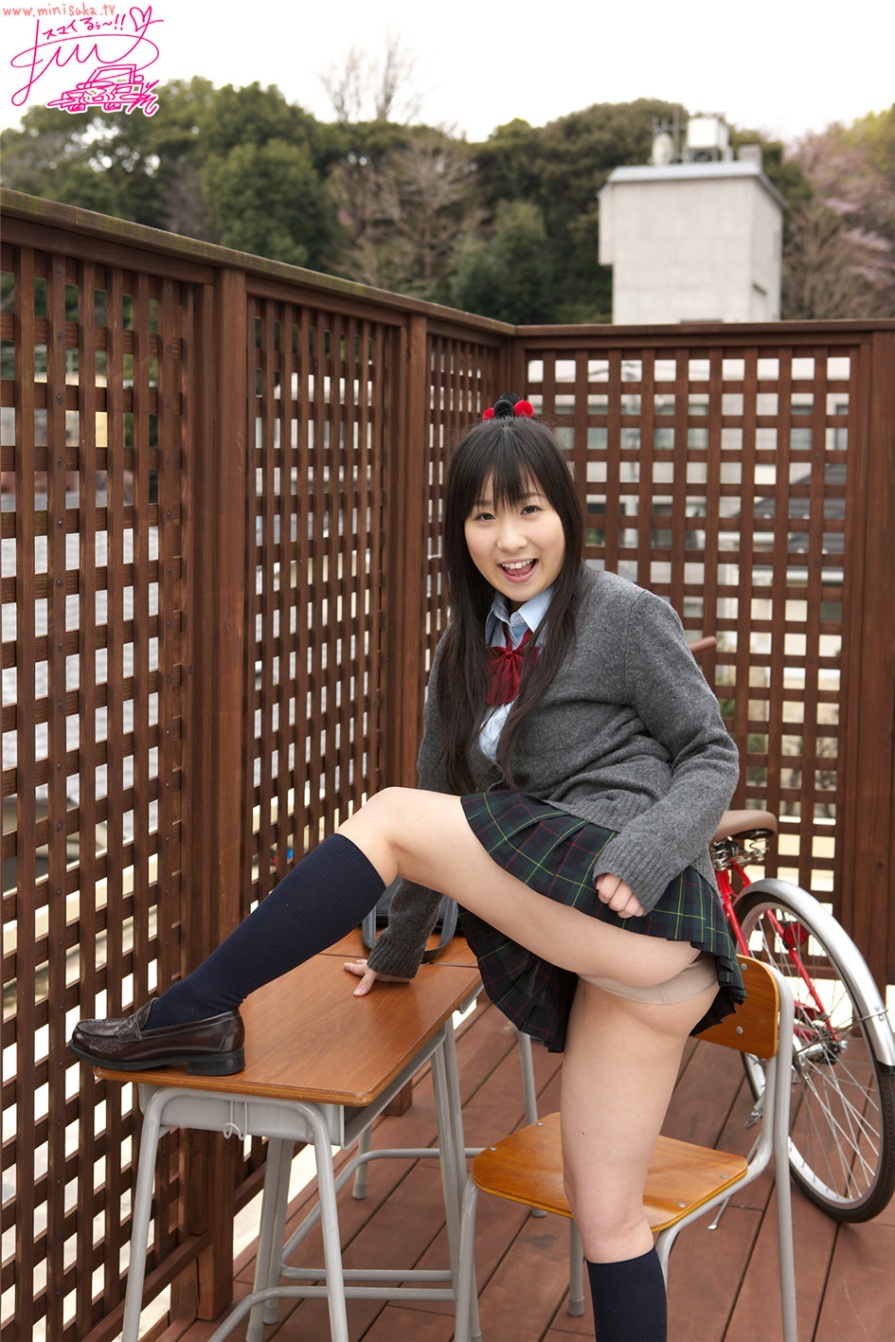日本学生妹桐山瑠衣肥臀人体艺术写真图片(第25页)