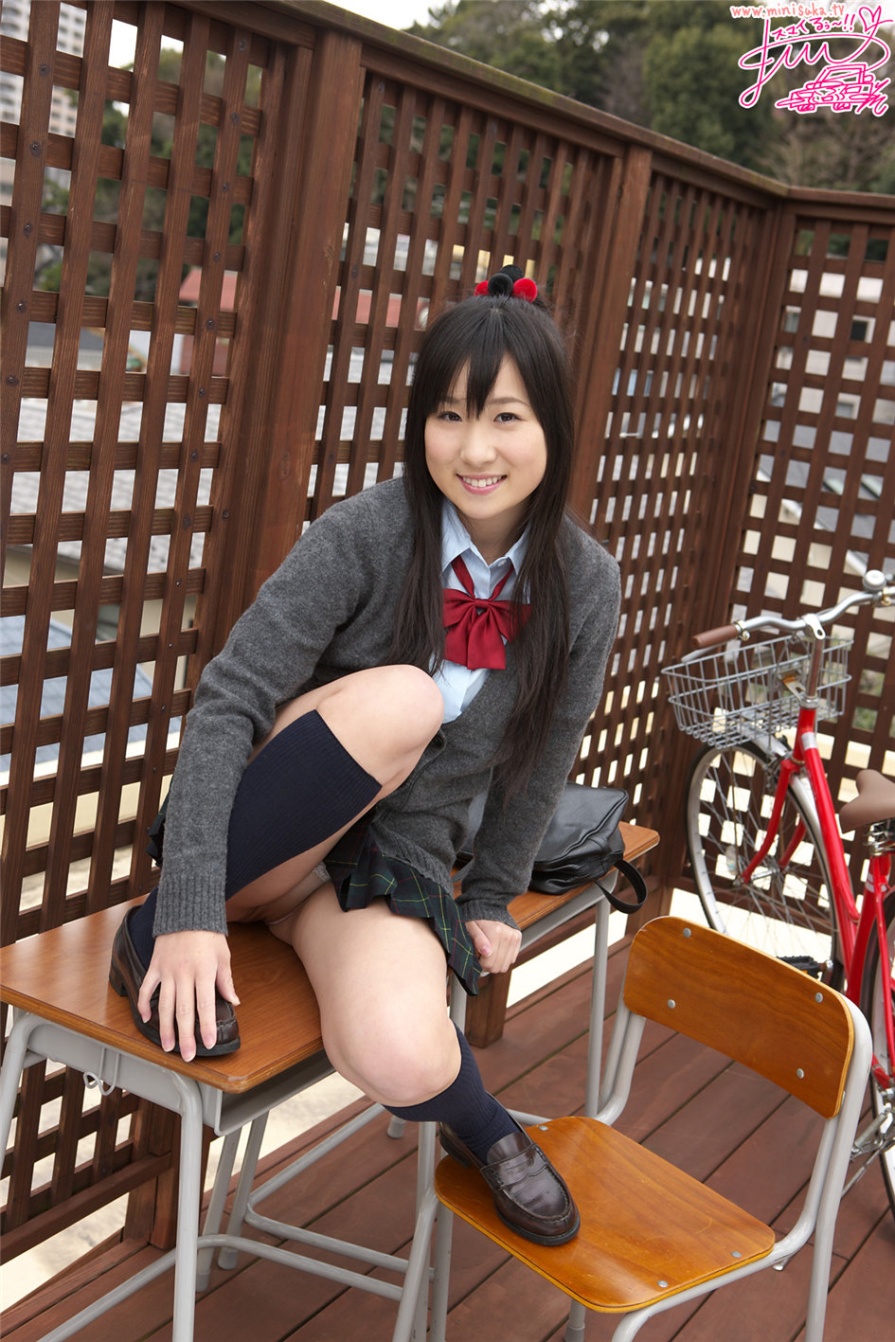 日本学生妹桐山瑠衣肥臀人体艺术写真图片(第26页)