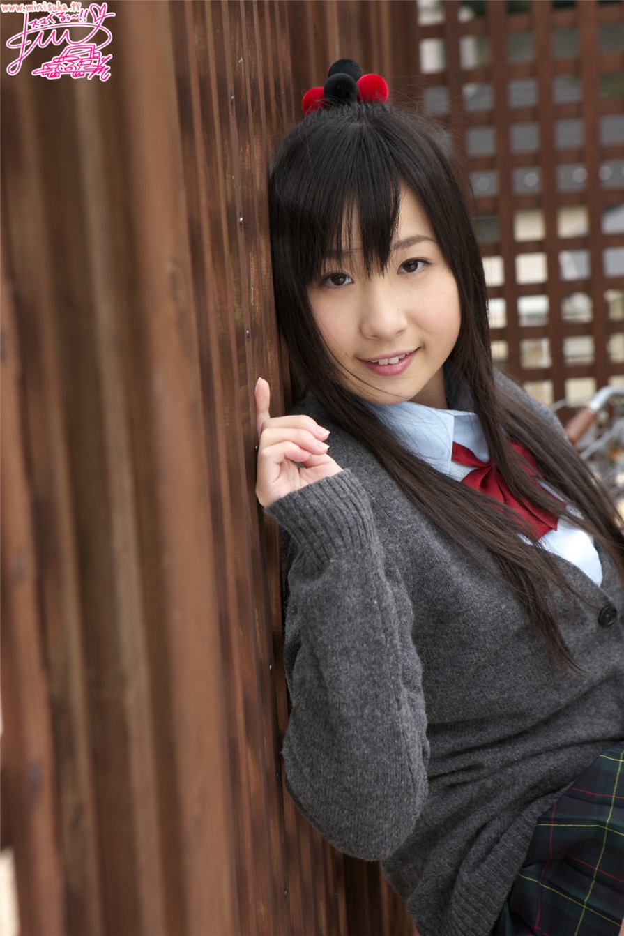 日本学生妹桐山瑠衣肥臀人体艺术写真图片(第32页)