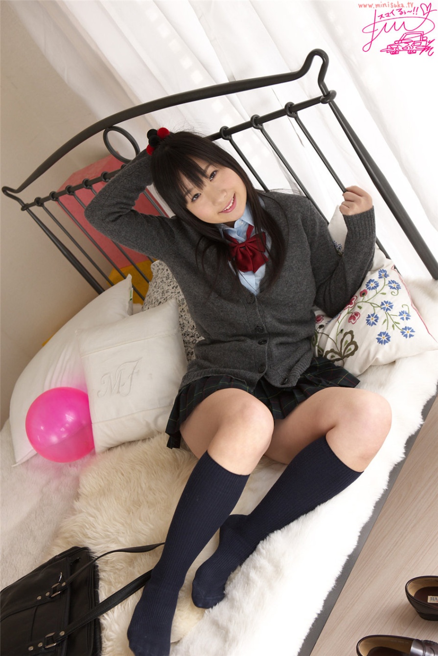 日本学生妹桐山瑠衣肥臀人体艺术写真图片(第38页)