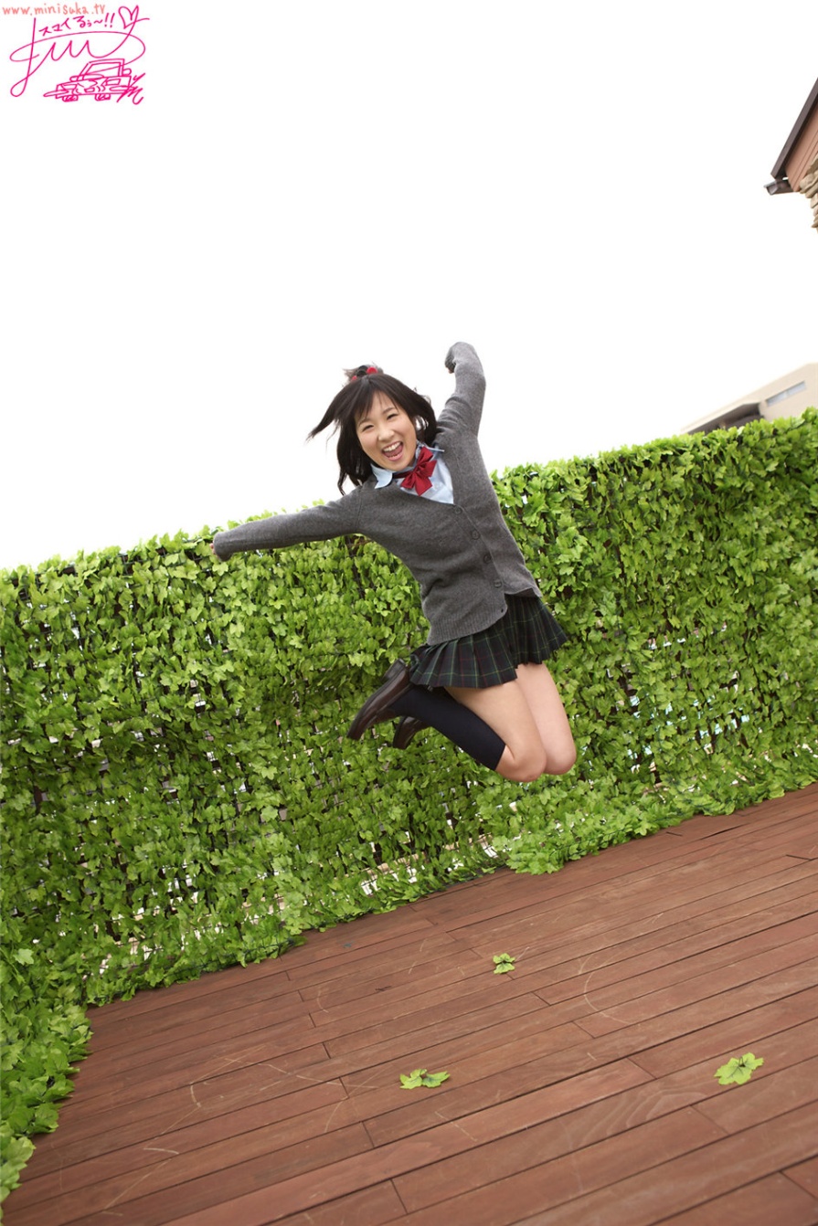 日本学生妹桐山瑠衣肥臀人体艺术写真图片(第43页)