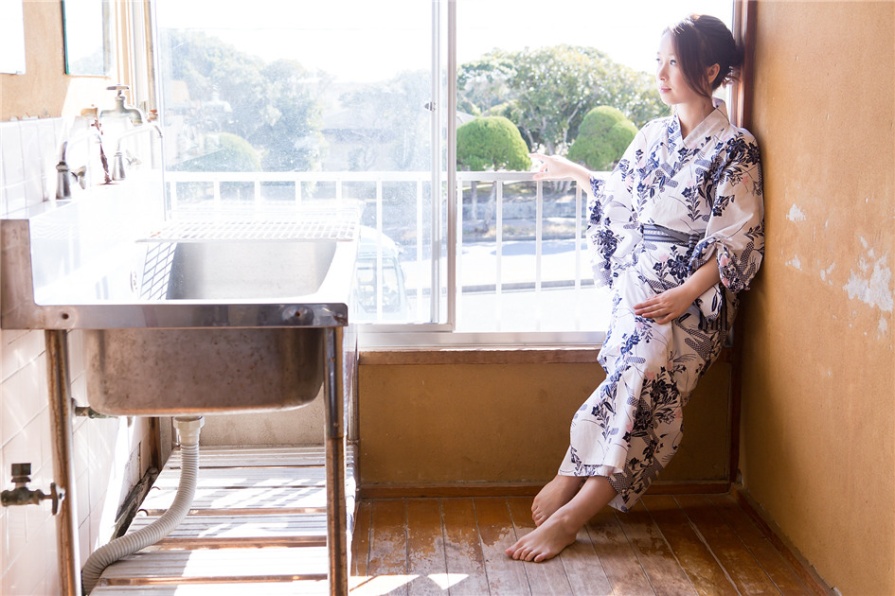 日本熟女八木沢莉央性感比基尼巨乳人体艺术写真图片(第2页)