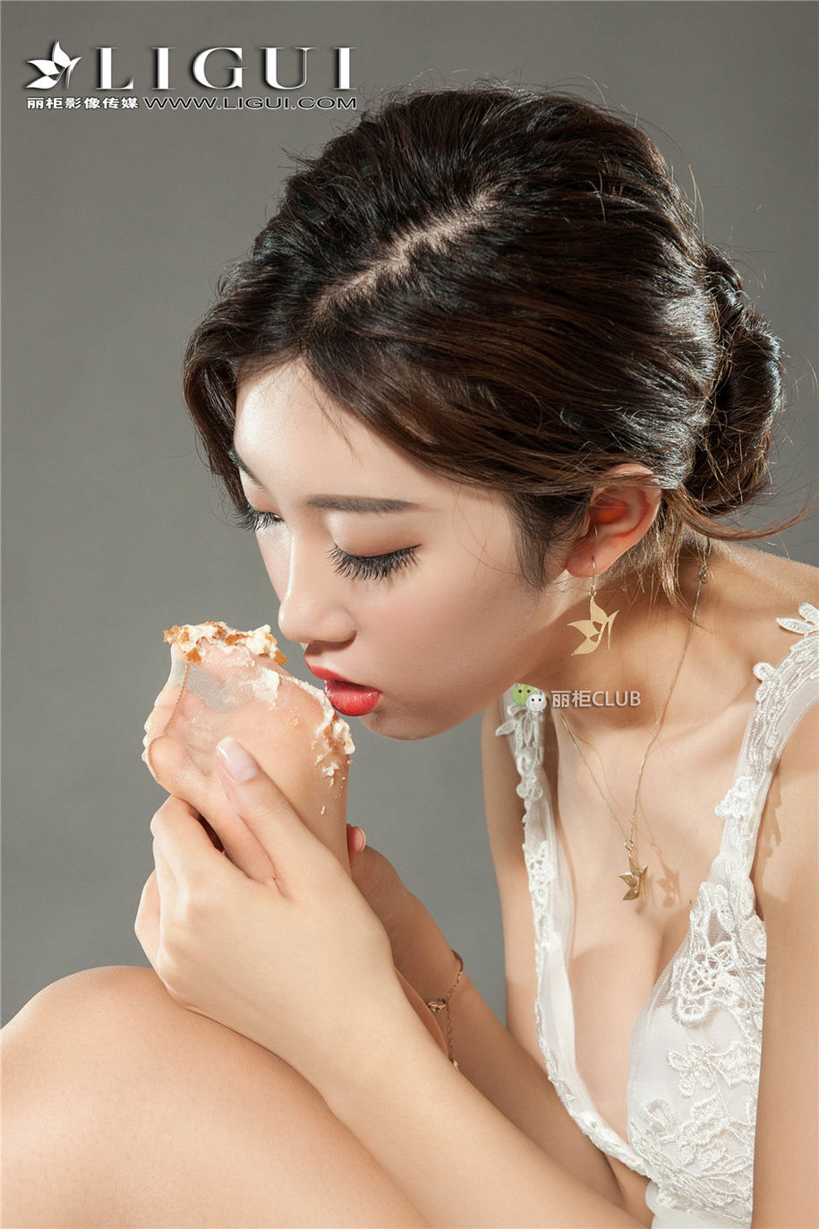 中国美女筱筱低胸透视装性感美足人体艺术写真图片(第46页)