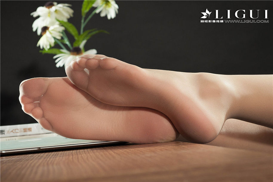 OL制服美女孙千琪丝袜美足人体私拍照片(第30页)