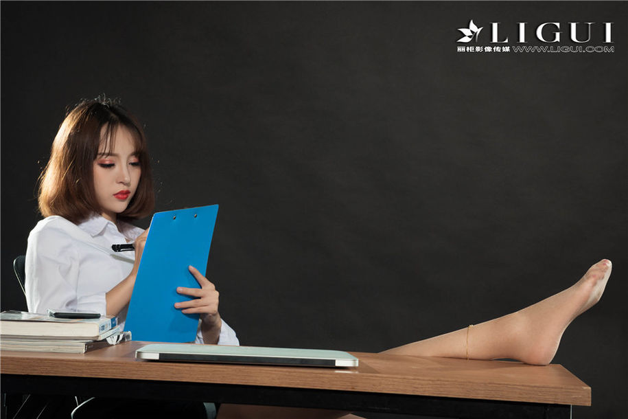 OL制服美女孙千琪丝袜美足人体私拍照片(第31页)