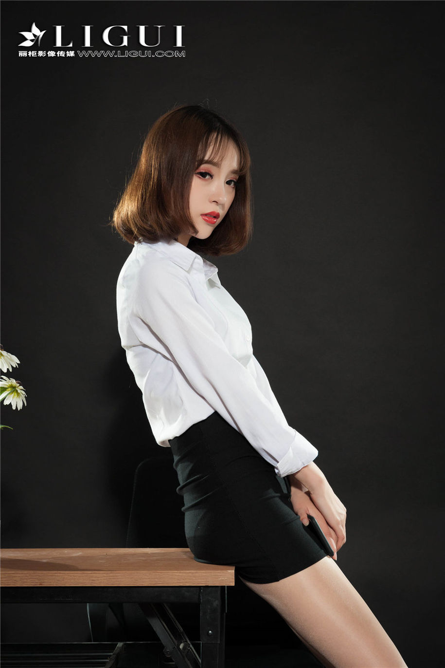 OL制服美女孙千琪丝袜美足人体私拍照片(第32页)