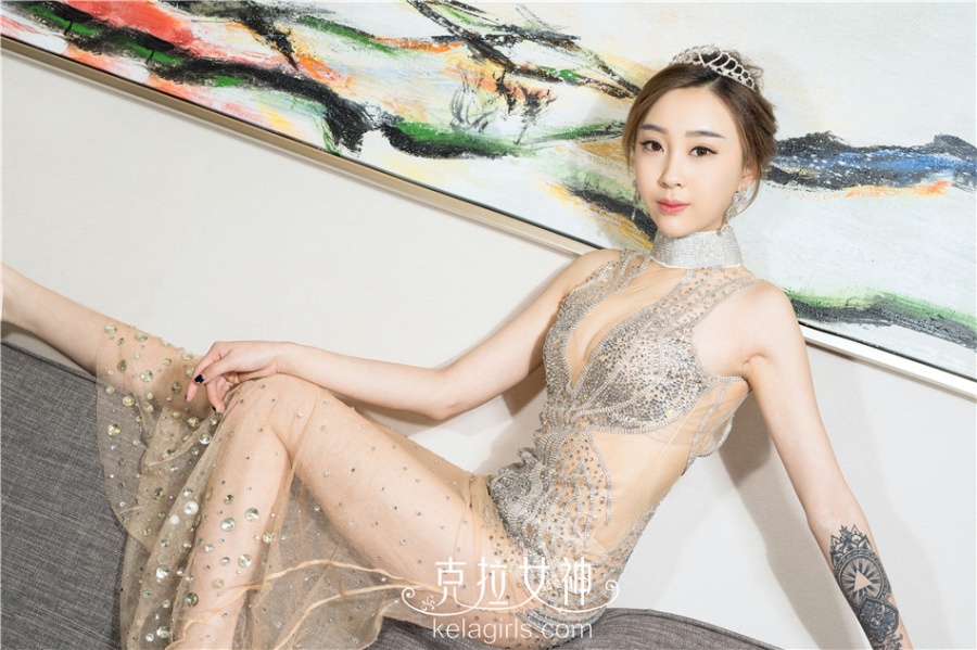 骨感美女张茜透明礼服雪白玉乳大胆人体艺术写真图片(第5页)