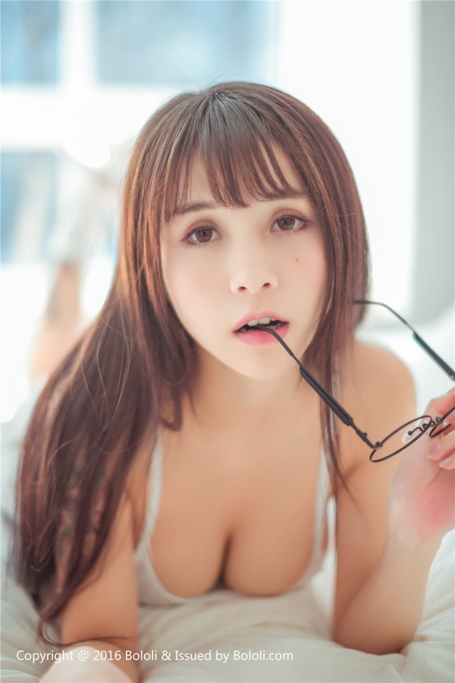 童颜巨乳美女夏美酱透视装真空大胆人体艺术写真图片(第31页)
