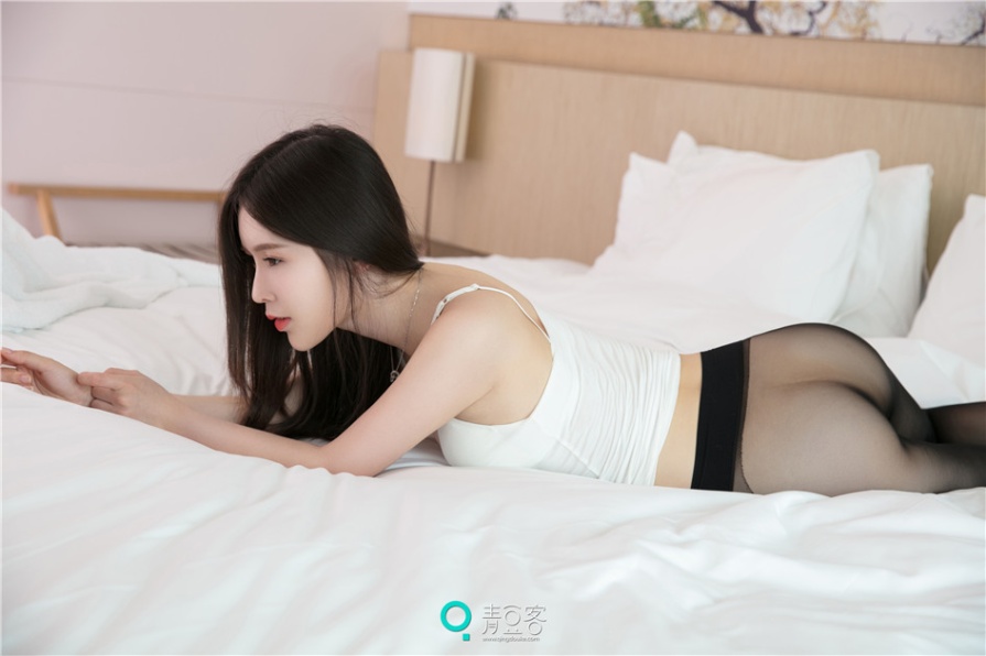 顶级人体模特白喵儿情趣内衣白嫩翘臀诱惑写真(第24页)