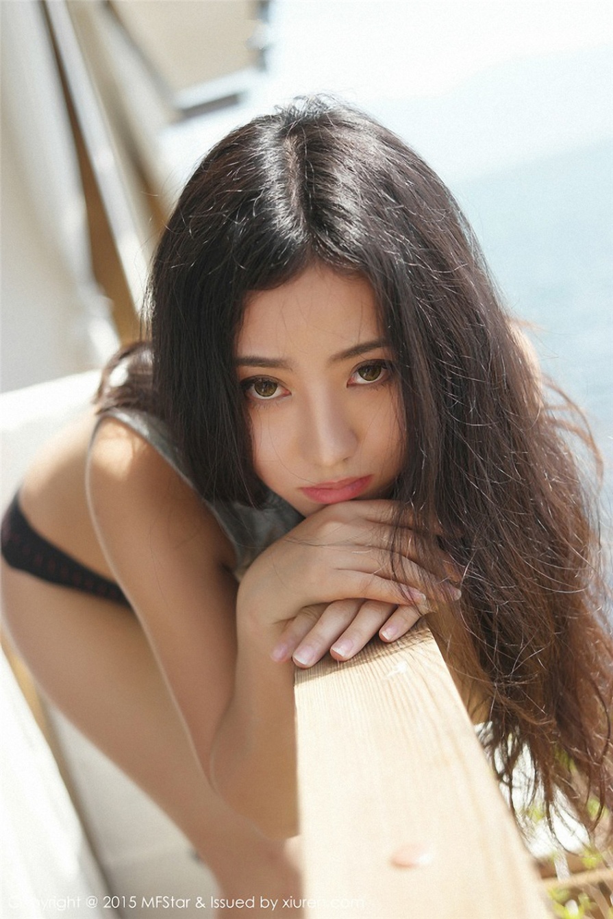 气质美女玛鲁娜丁字裤翘臀诱惑人体私拍照片(第22页)