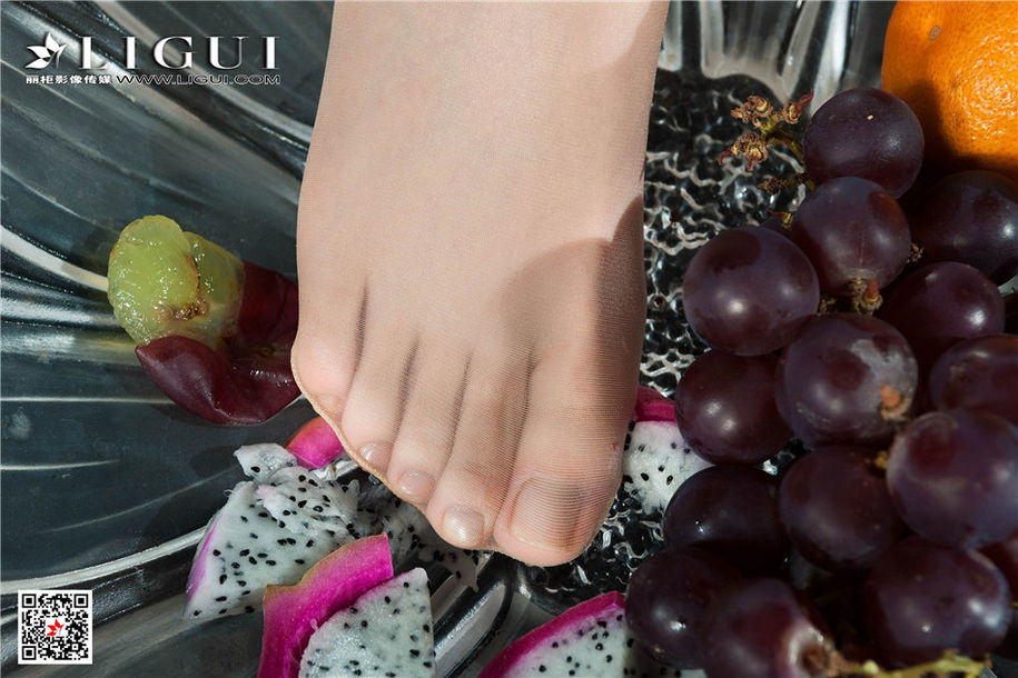 Ligui丽柜 妩媚女秘书阳阳性感丝袜玉足诱惑写真大图(第54页)