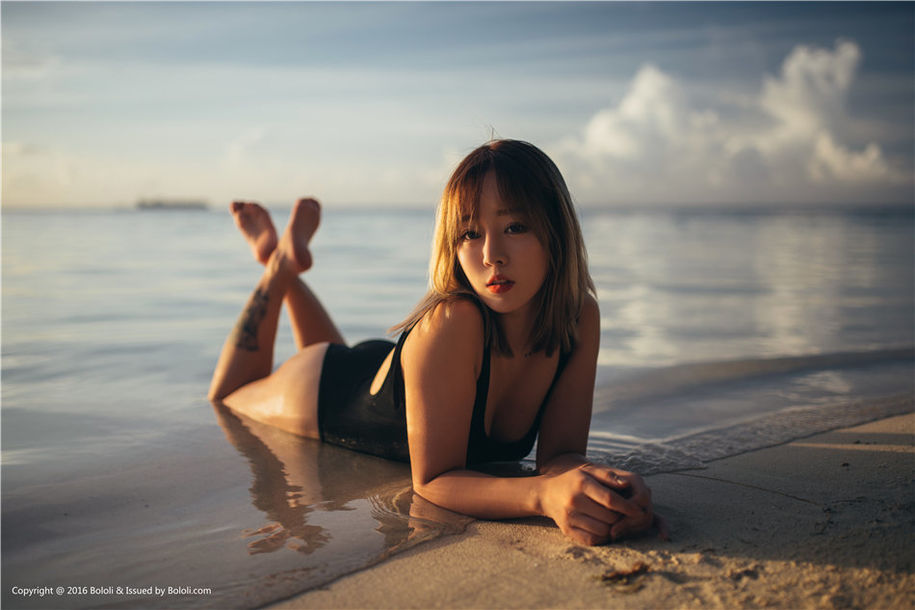 巨乳美女王雨纯户外大胆人体艺术写真图片(第21页)