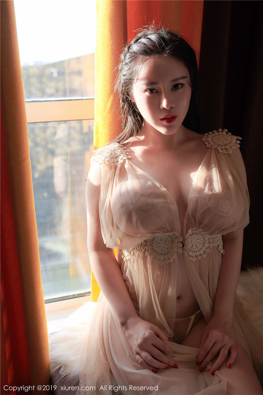 秀人网 嫩白巨乳尤物戴渃欣香艳西西人体勾引写真图片(第3页)