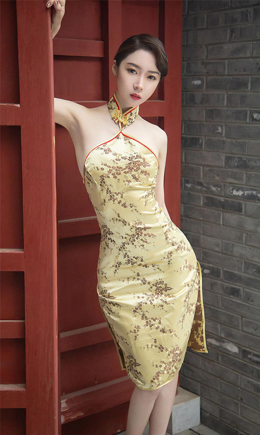 ugirls尤果网 冷艳美女梦心玥性感大长腿红色高跟鞋撩人写真图片(第11页)
