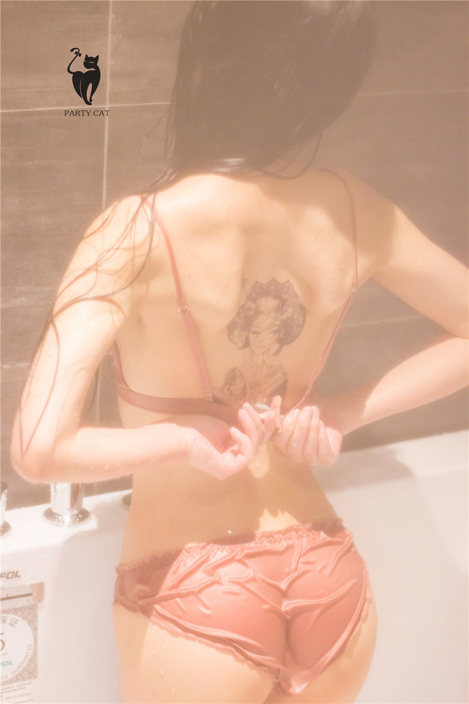 PartyCat轰趴猫 娇嫩纹身美女浴室销魂湿身诱惑摄影福利图片(第21页)